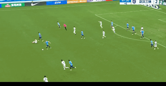 卡尔采夫最后时刻单刀再进一球，帮助深圳新鹏城最终5：2大比分击败武汉三镇，今天武