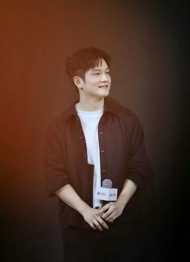 樊振东评价自己的打法 樊振东应该比王楚钦实力均衡点，也是现役国家队的顶梁柱 