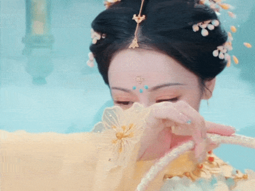 迪丽热巴 神女下凡迪丽热巴太美了，希望有机会可以一起逛街～[团圆时刻] ​​​
