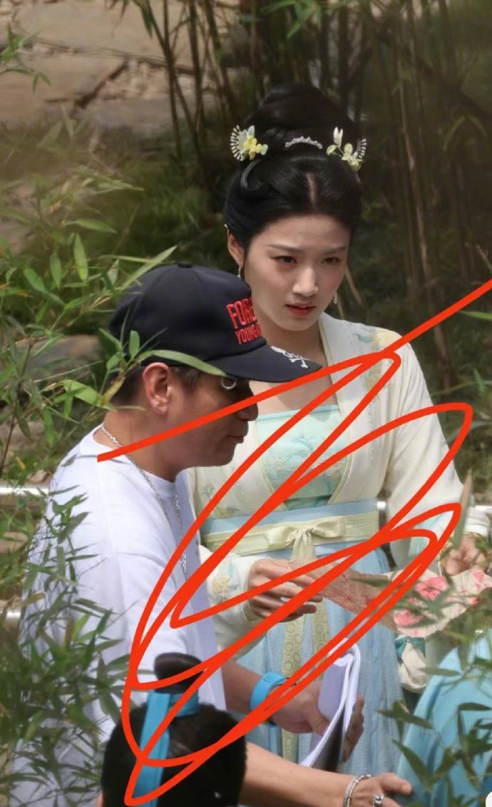 卢昱晓最新生图路透，感觉胖了[思考] ​​​