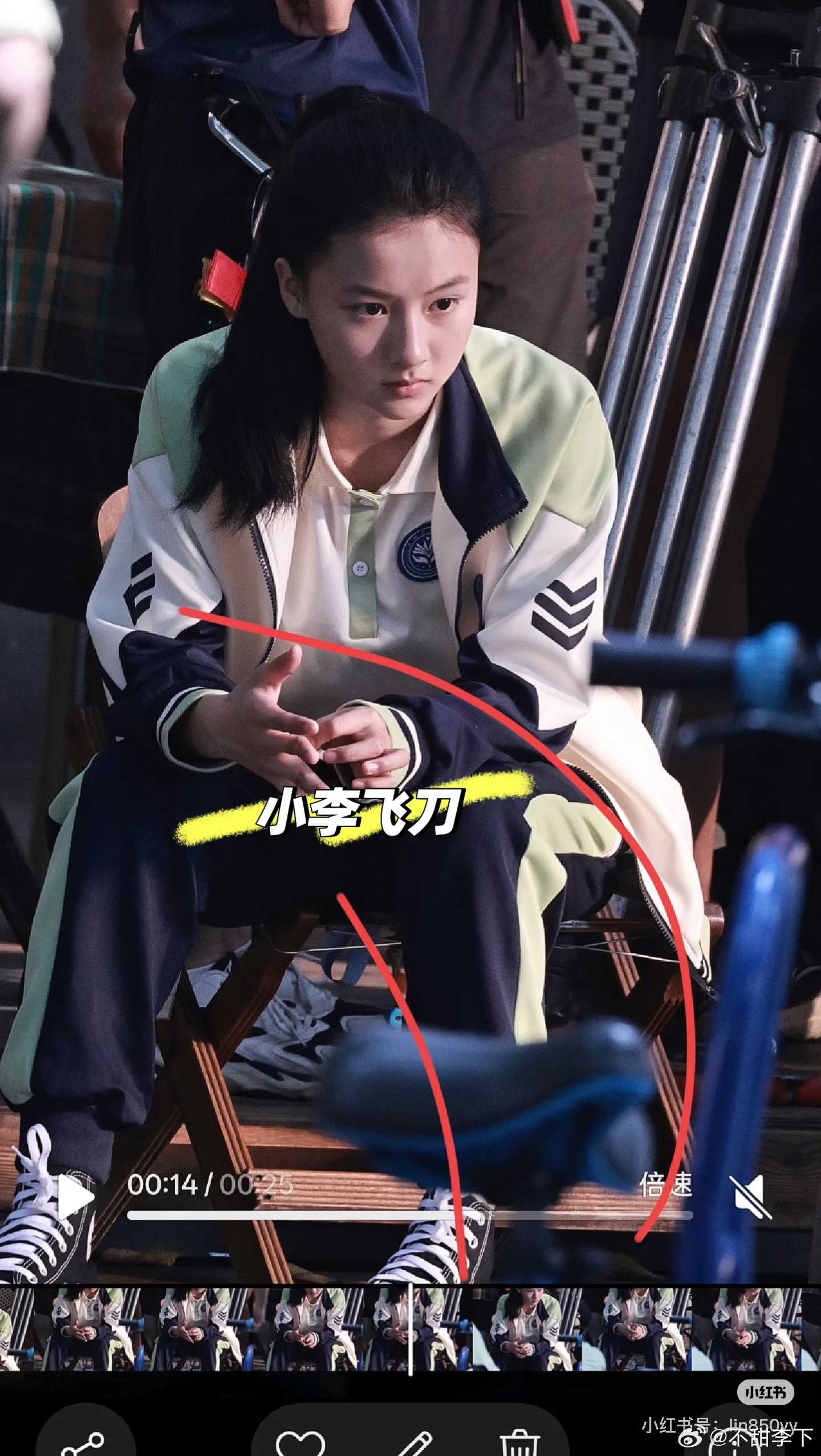 七七的生图路透。        五官是真的好，清纯亲和，老中人最喜欢的那一款，看