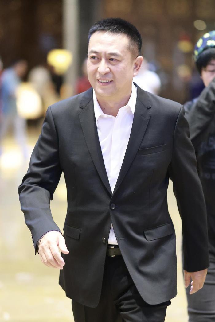 老登分男女。女老登登起来也够劲。
张嘉益在《主角》里喊秦海璐，一口一个“花花”，