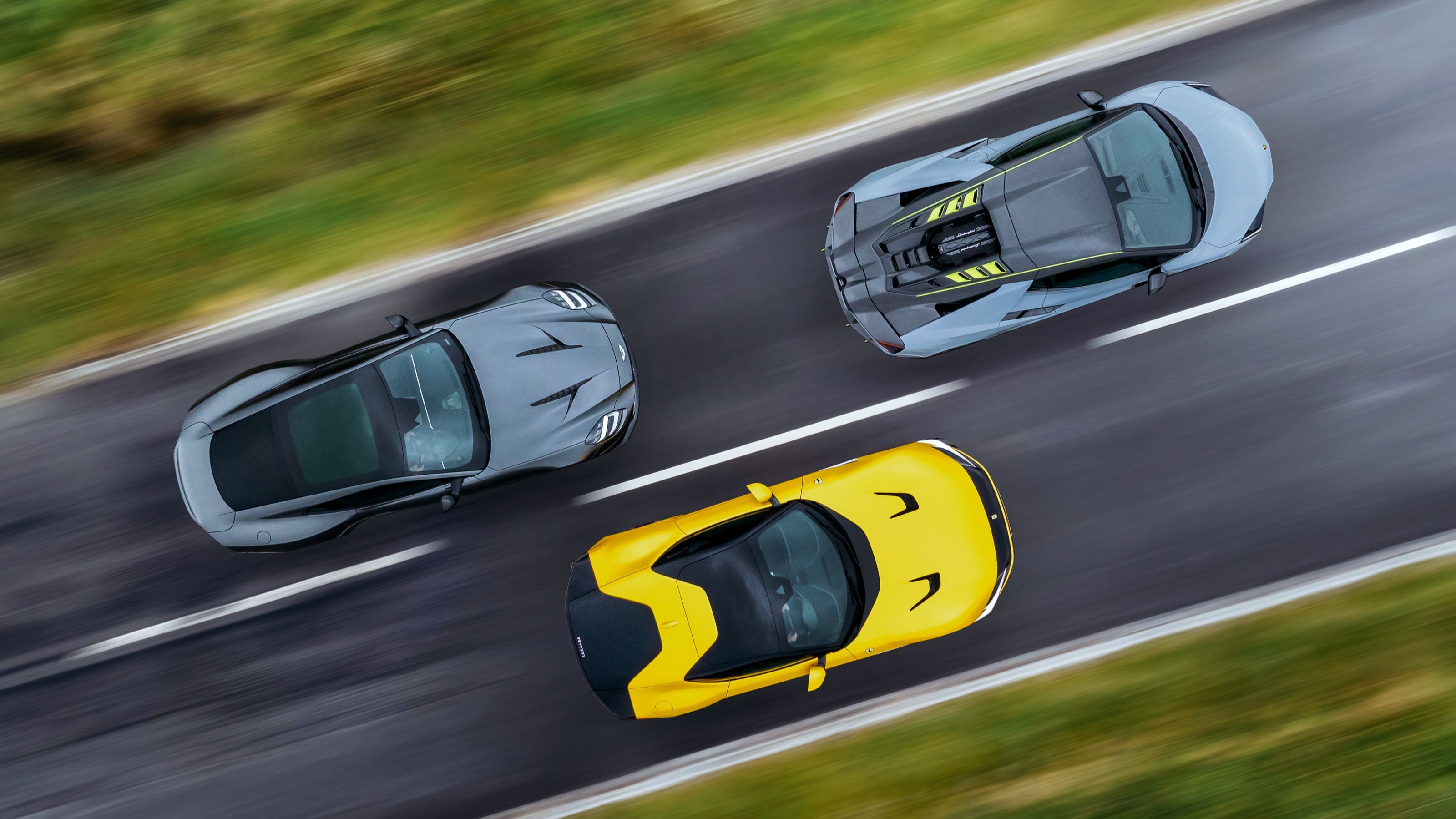 Aston Martin Vanquish & Ferrari 12Cilind