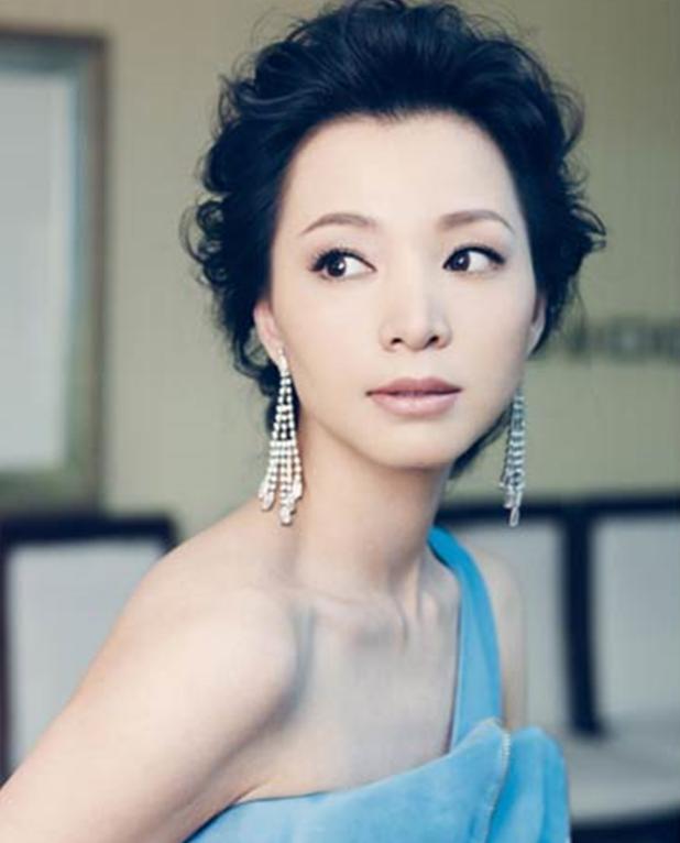 1995年，程前的妻子王越发现丈夫与一名年轻女子关系暧昧，多次劝说无果后选择离婚