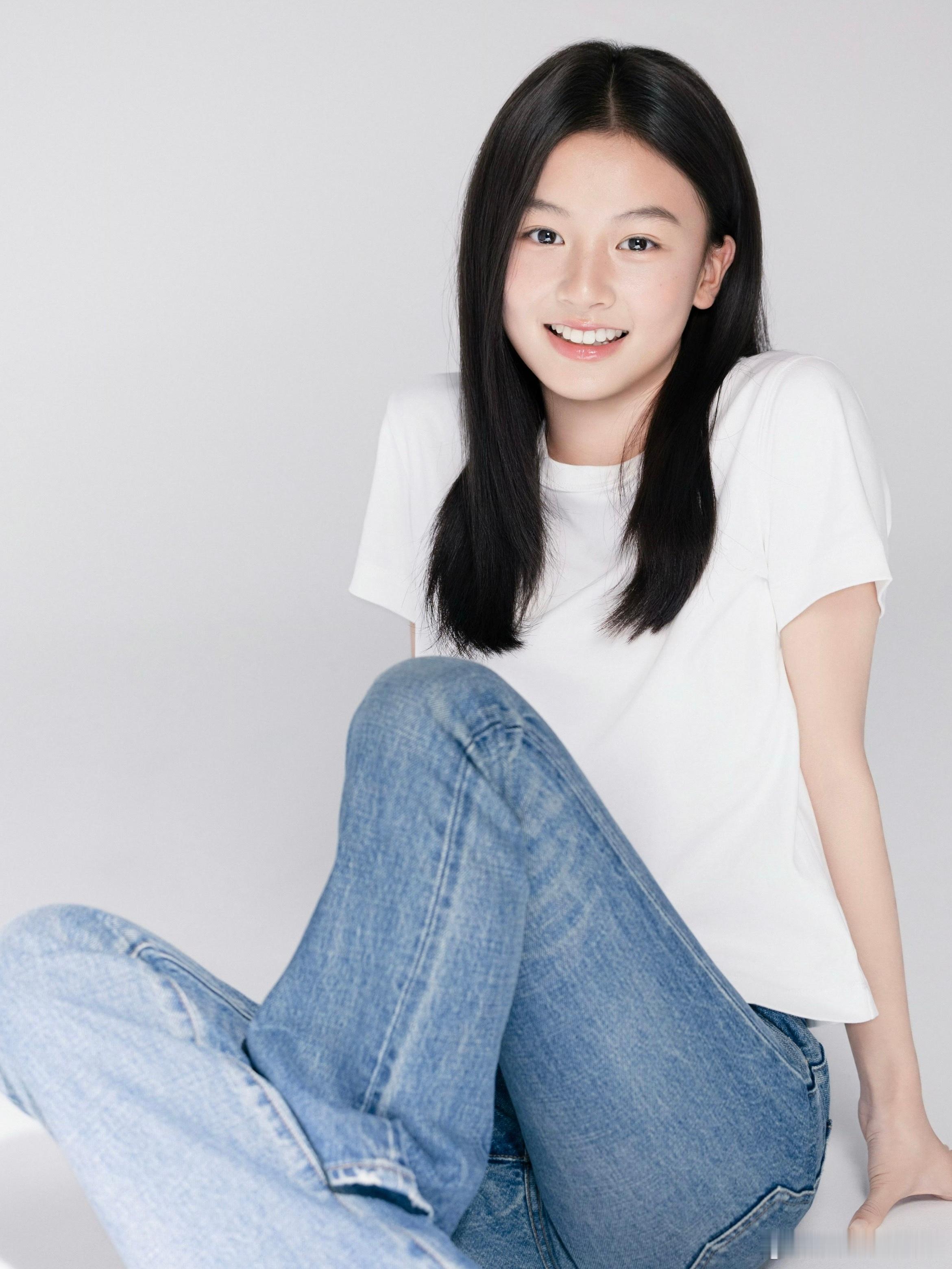 拒签于正的素人七七公式照出道即进组！这颜值确实还是很能打的，妹妹未来可期～ 