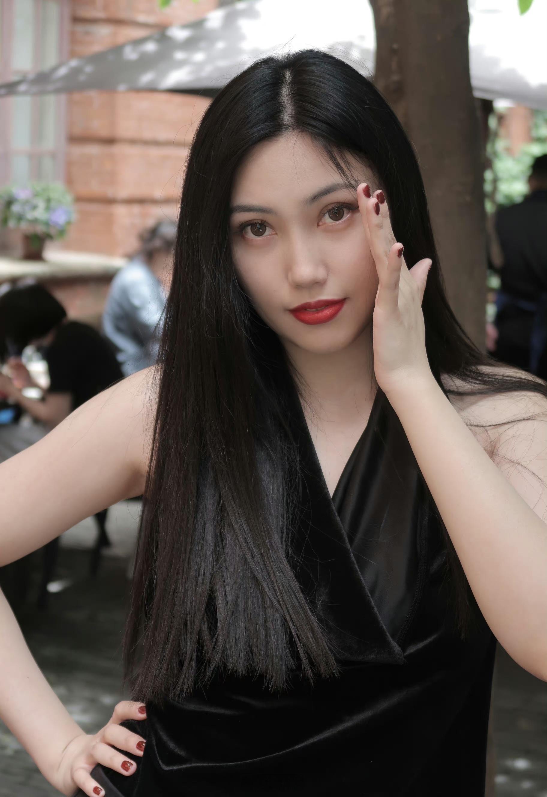 出门逛街当然要拍照记录 ​​​