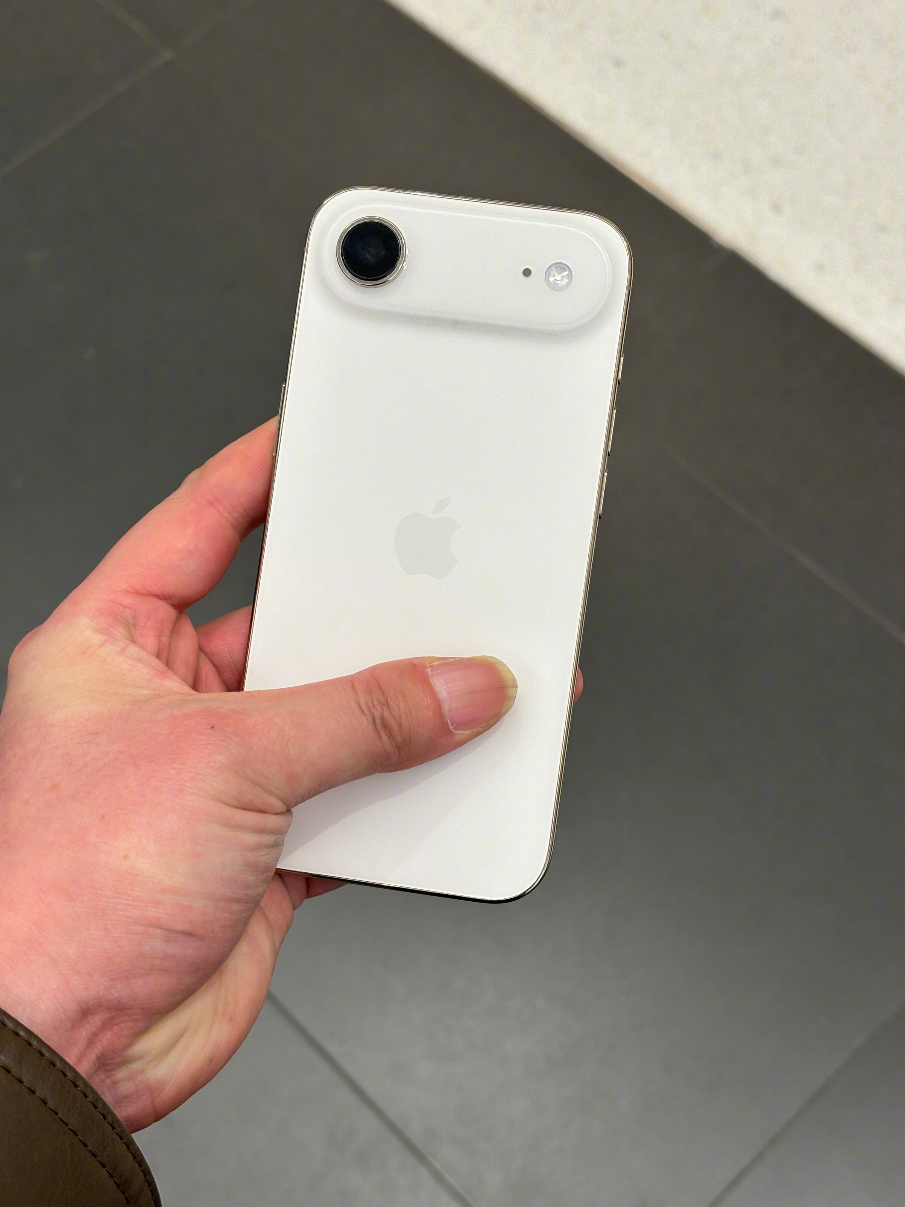 iPhone Air不叫iPhone17 Air，它只是跟iPhone17系列一