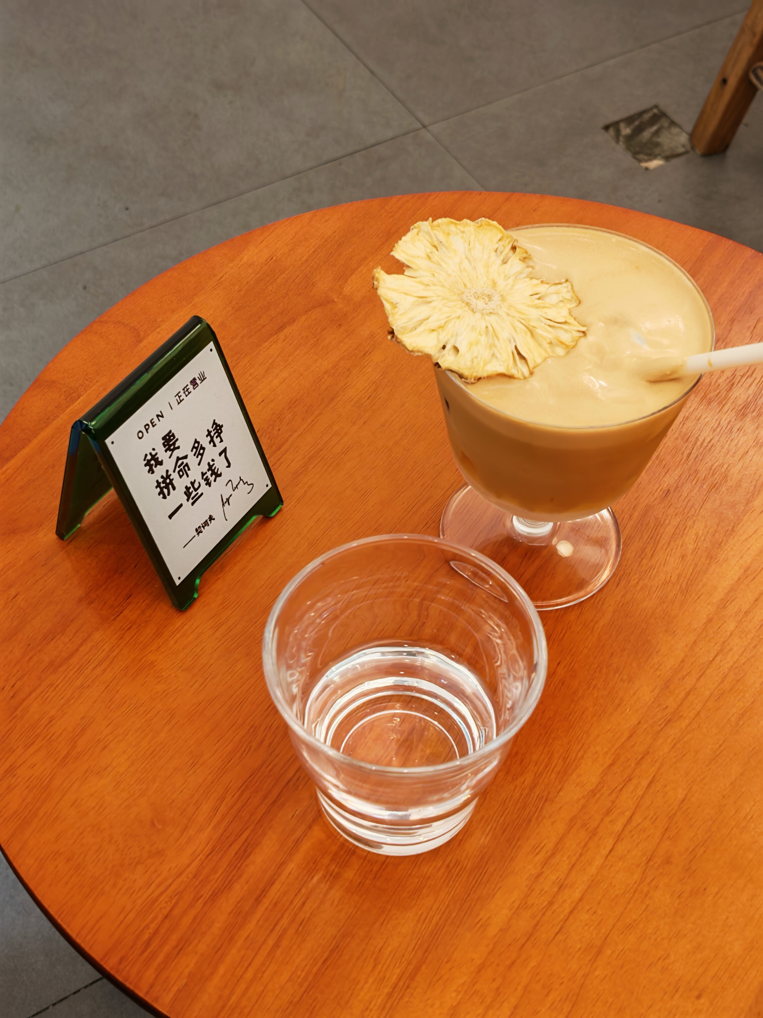 最近电脑都不爱玩了，昨晚十点关机品味一本新入的同人本后安详入睡，早上六点自然醒十