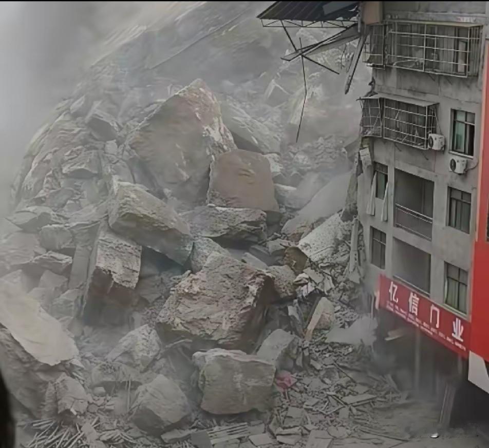 这个网格员预防一次重大人身伤亡灾难，救出了60多人，应予重奖，她叫彭迪