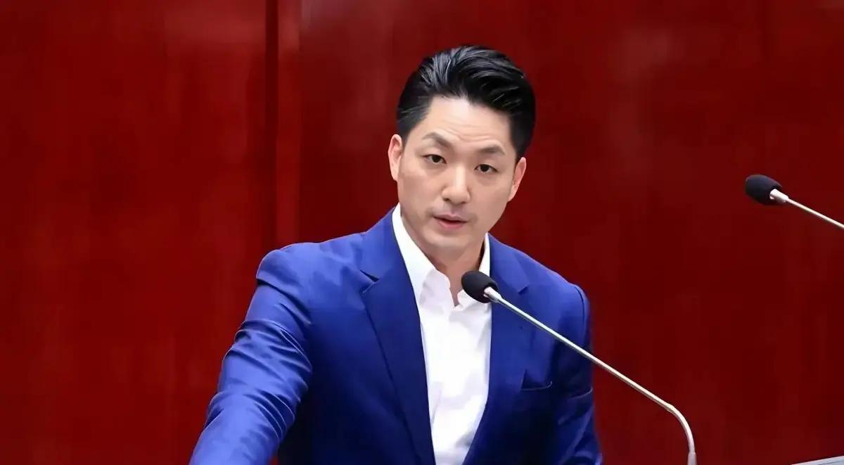 问题油流入校园餐桌后，卓荣泰才喊“有问题就下架”？蒋万安炮轰背后，台湾地区食安信