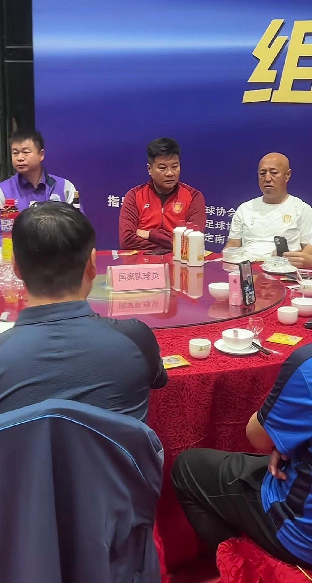 喝的不像是茅子，后面还有宿总 