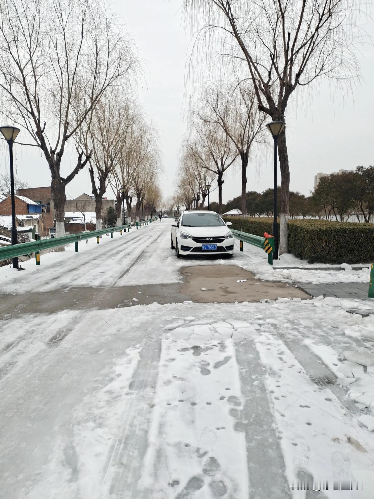 老公的堂侄女大学毕业后就在南京工作，今年33岁了，还没有男朋友，这在大城市可能不