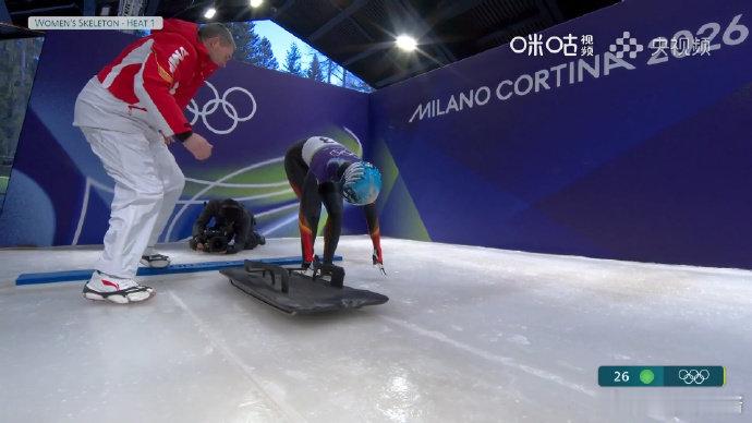 赵丹第一滑57.70秒赵丹梁雨欣携手出战钢架雪车米兰冬奥会钢架雪车女子组，🇨?