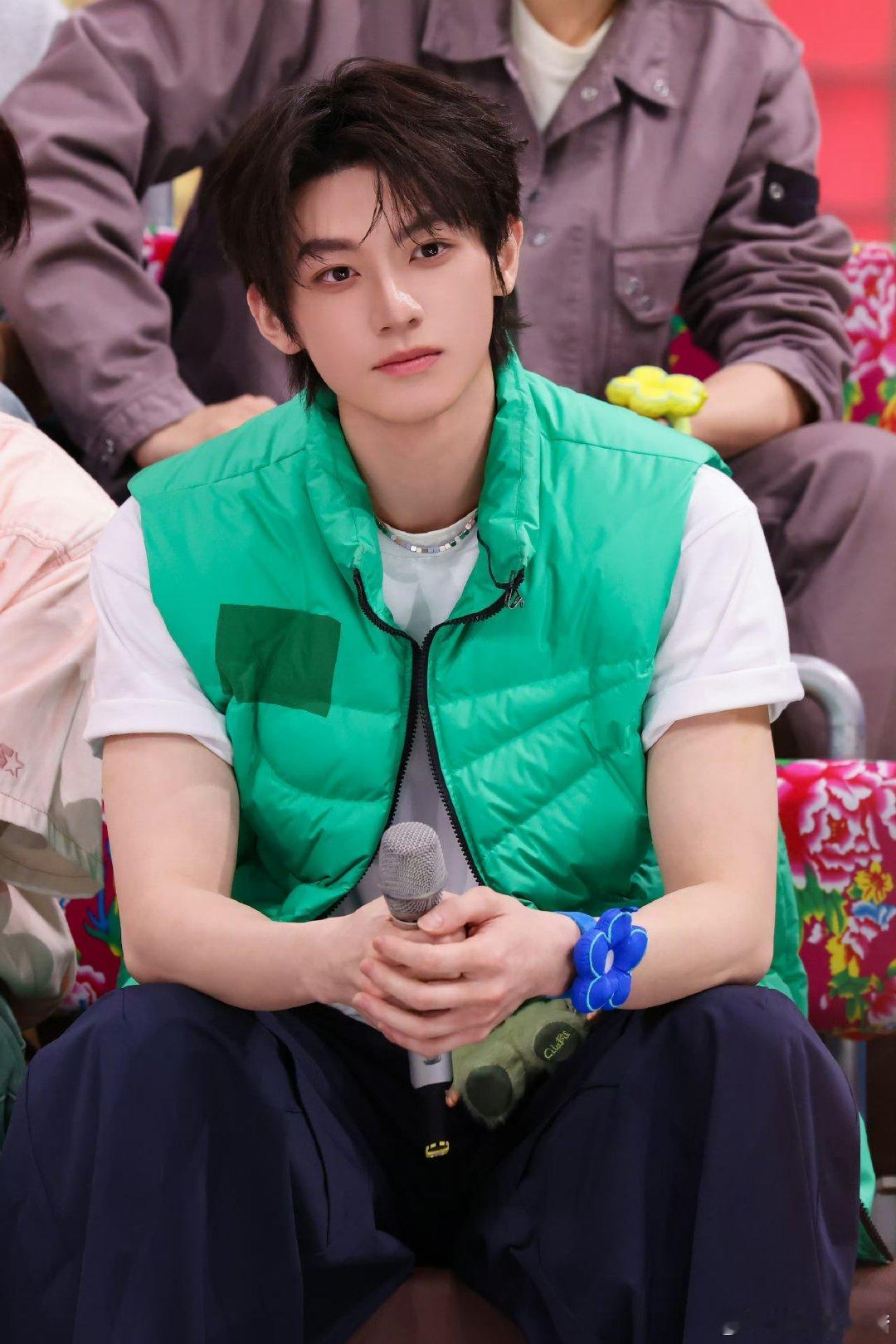 你好星期六全员小品人 没有最抽象只有更抽象，全员小品人在线整活，笑点密集输出。 