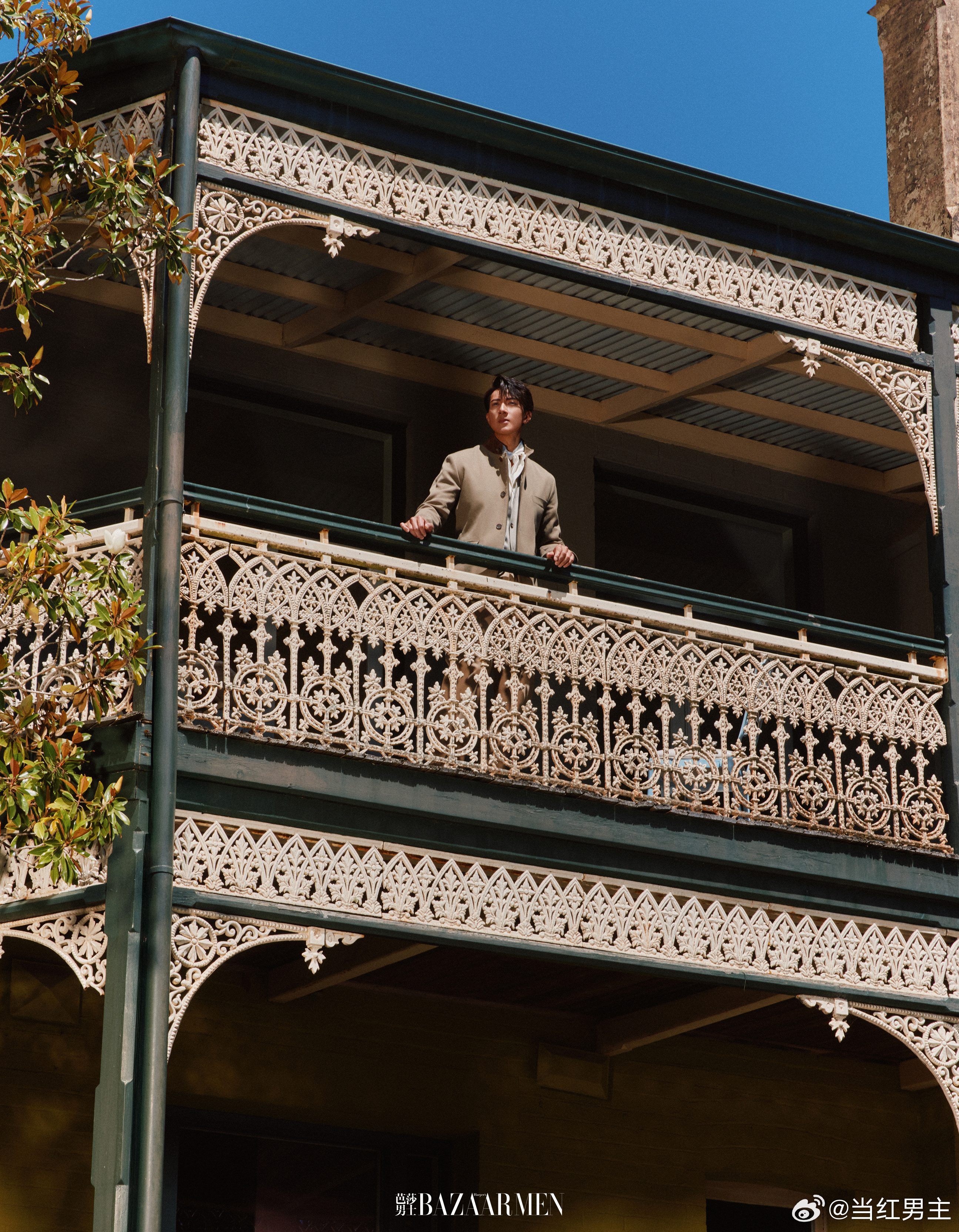 芭莎男士吴尊二月刊封面吴尊都市松弛感大片 被吴尊的自然感戳中！这组大片摒弃刻意精