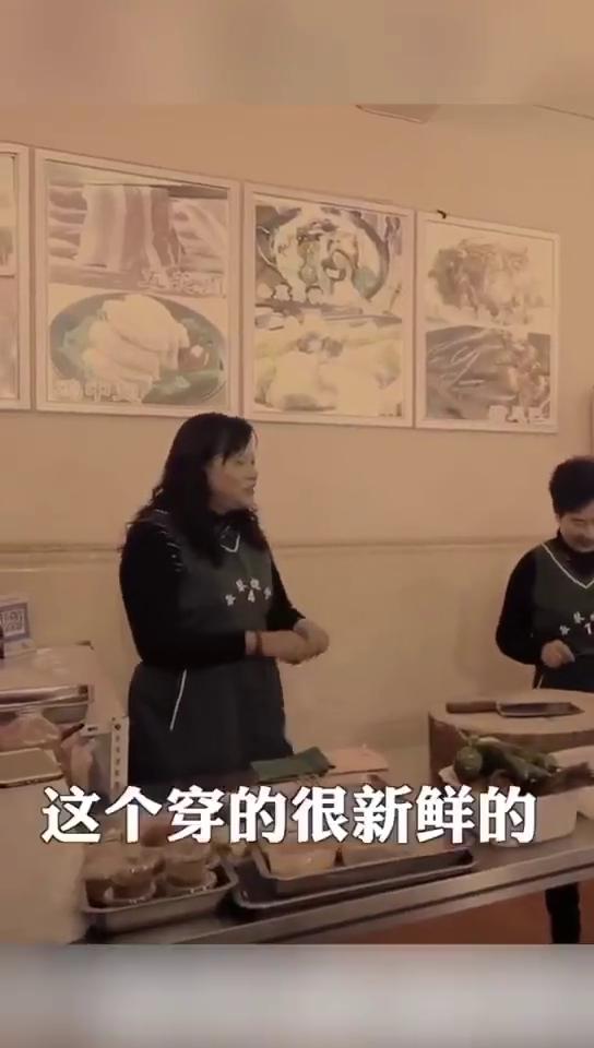 郭京飞归来公布真相：小郭的新菜品。
现穿，这个穿的很新鲜的。果然名不虚传。切出来