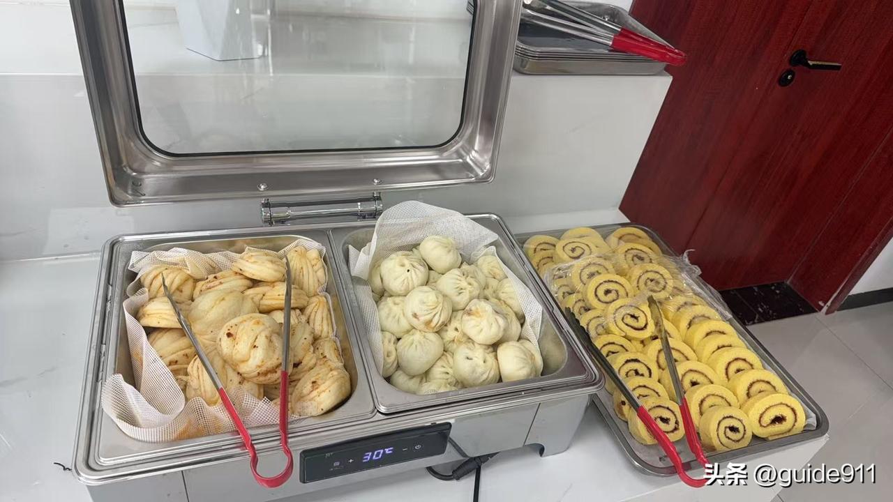 援疆日记
2026年6月4日
今天周四，食堂终于开伙了！
酒店的自助餐已经连着吃
