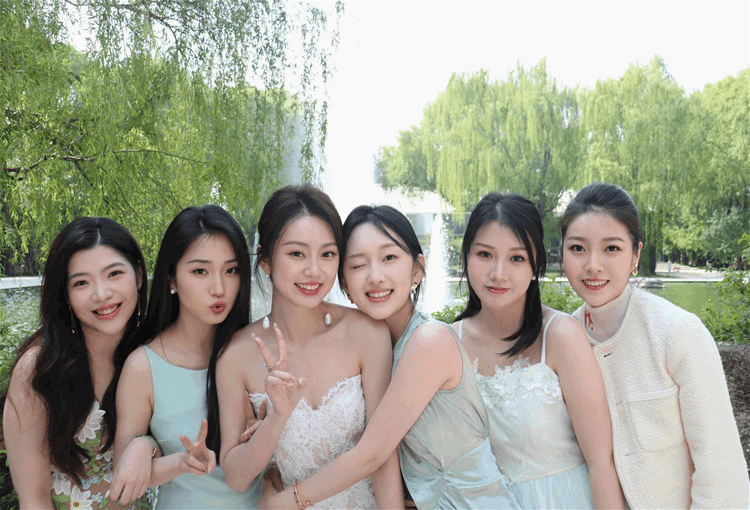 先来一波原图大头贴 （娘家人哭之前） ​​​
