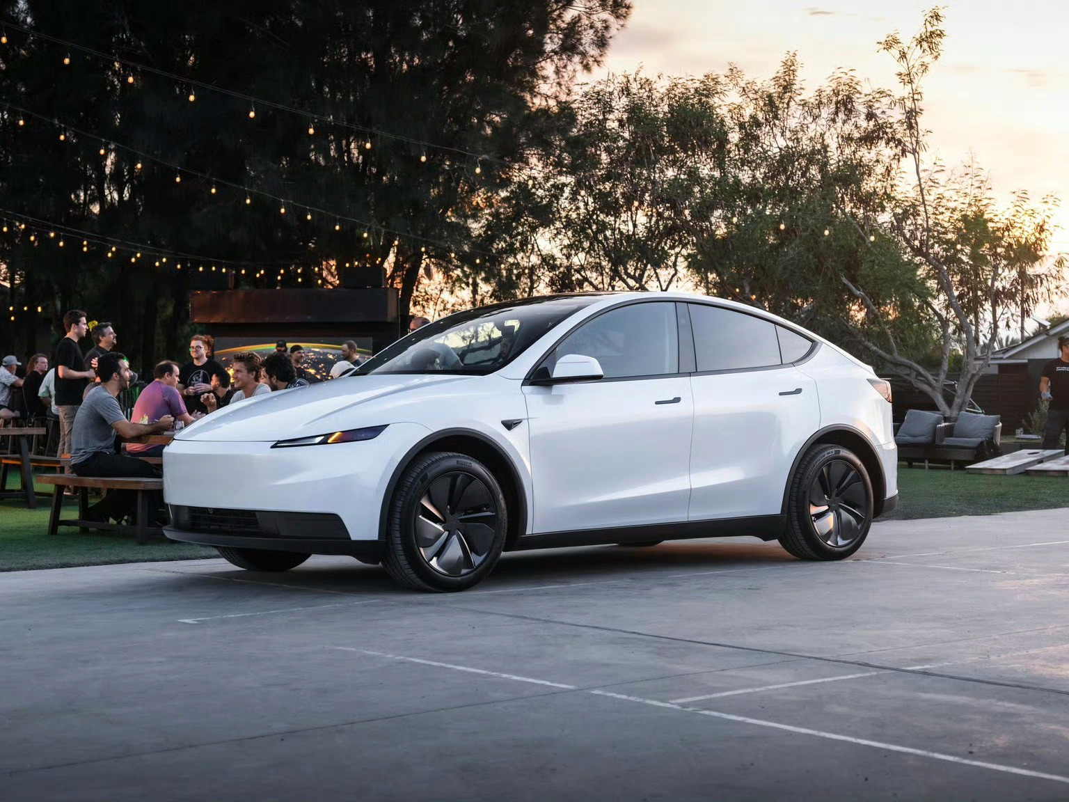 没有发布会，入门版特斯拉Model Y Standard直接在北美开卖取消前后贯