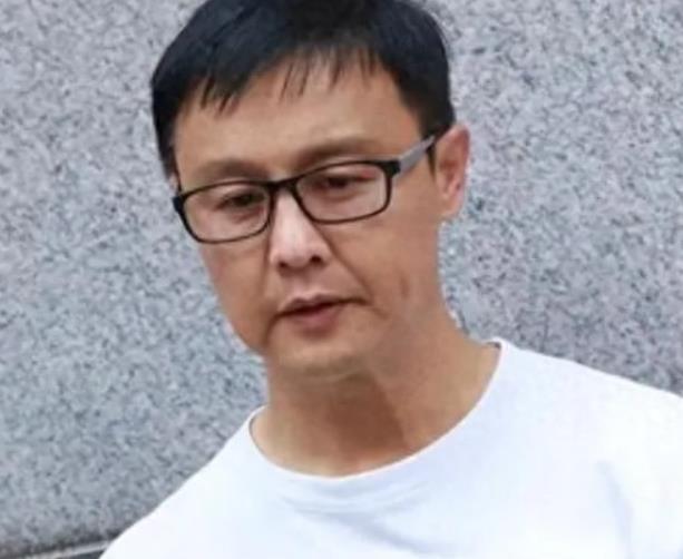 TVB前演员涉煽动分裂国家被通缉，悬赏100万。
 
这种人端起碗来吃肉，放下碗