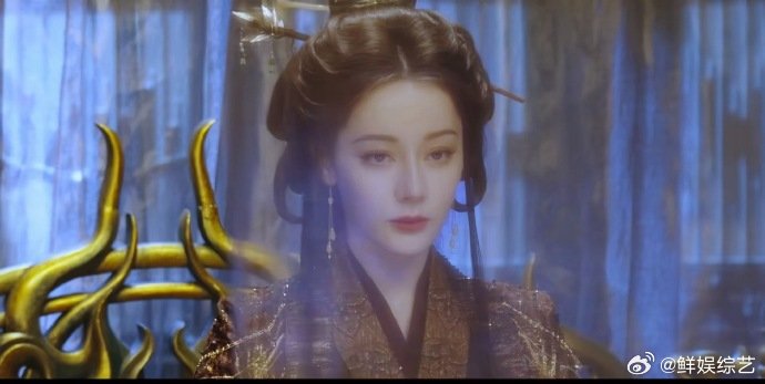 迪丽热巴首个纯坏角色迪丽热巴演白日提灯角色体验感很爽 颜值与演技双在线，鬼魅造型