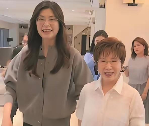 郑丽文回电引爆两岸话题，承认九二共识与中国人身份，统派势力迎来最强音！
国民党初