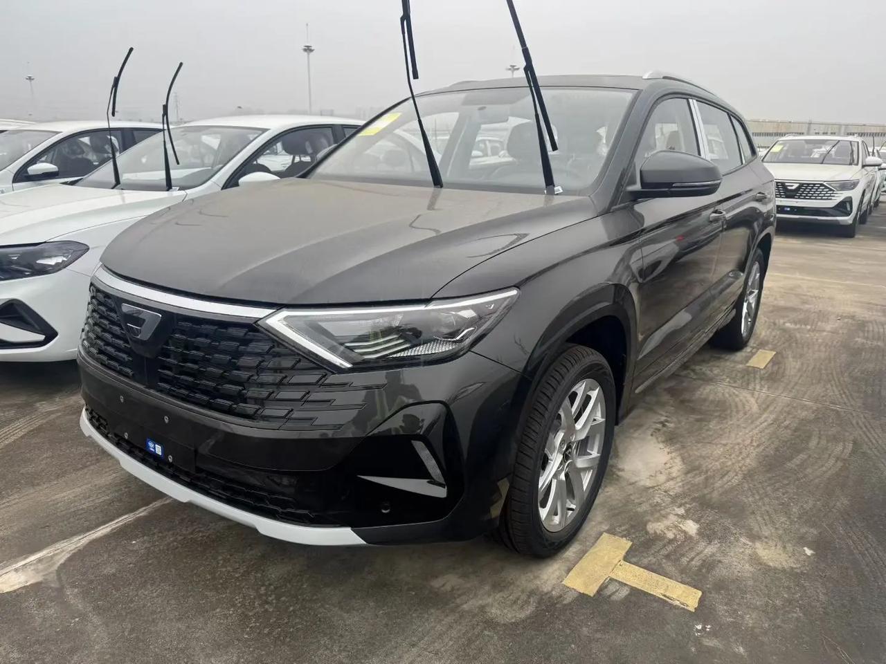 二手捷达VS7价格有多狠？
直接报数：2021款1.4T自动悦享版，新车指导价1