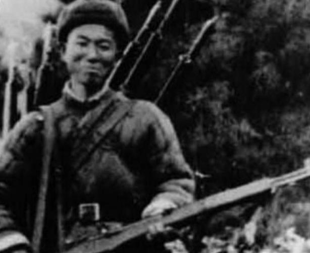 1955年大授衔，伟人翻阅名册突然发问："那位孤身刺死27名日寇的吕俊生，为何不