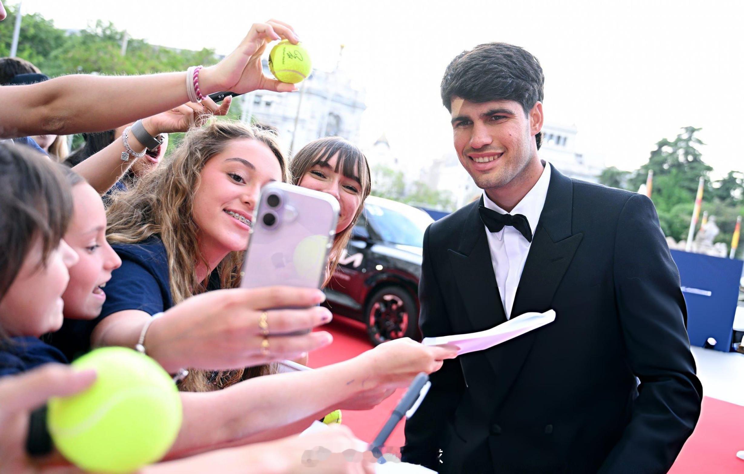 阿尔卡拉斯劳伦斯最佳男运动员劳伦斯世界体育奖最佳男运动员——阿尔卡拉斯。网球包揽