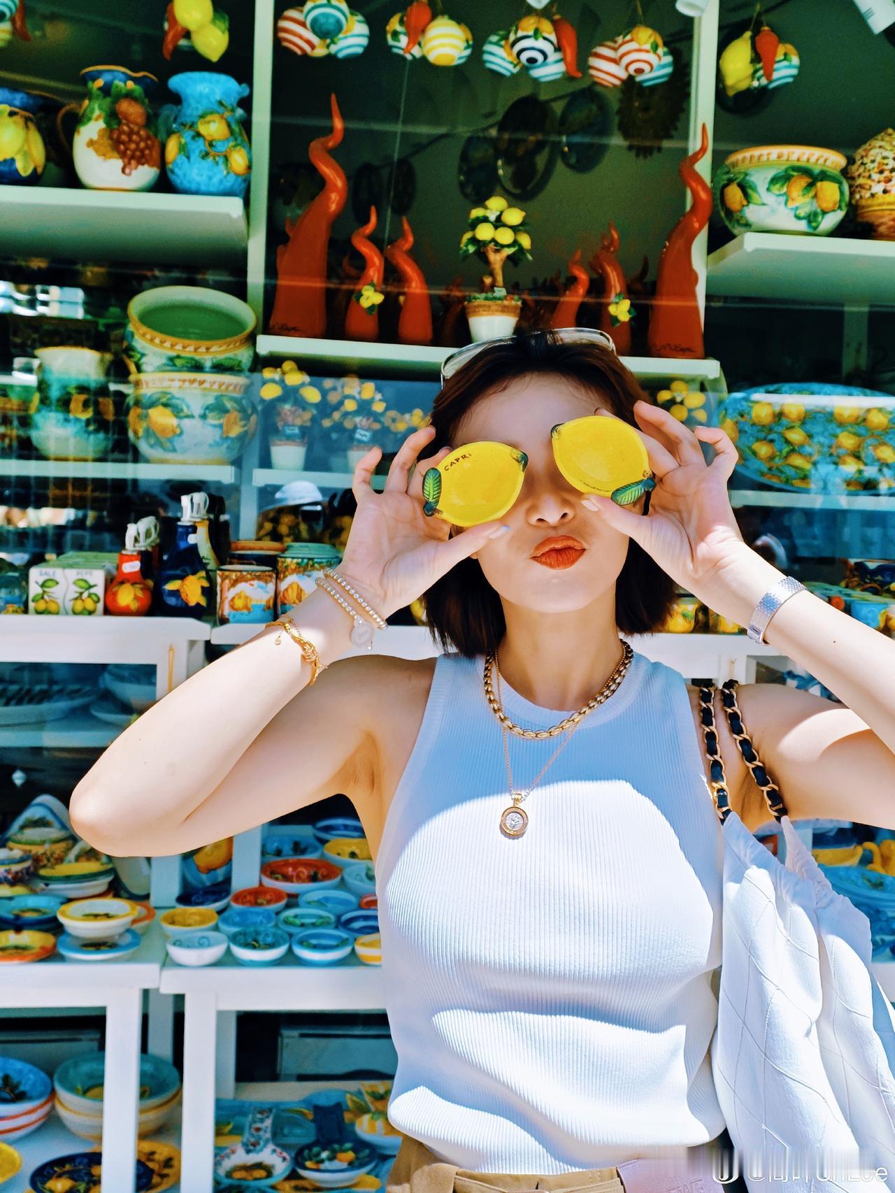 高叶海外旅游太惬意，探店逛街躺平看海，这才是明星该有的生活

在快节奏的娱乐圈，