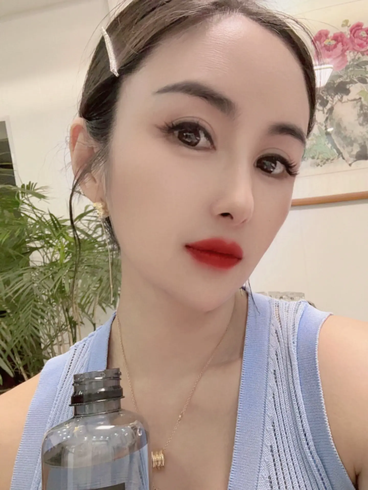 “我要山，要海，要自由，开玩笑的，我要醉了。”