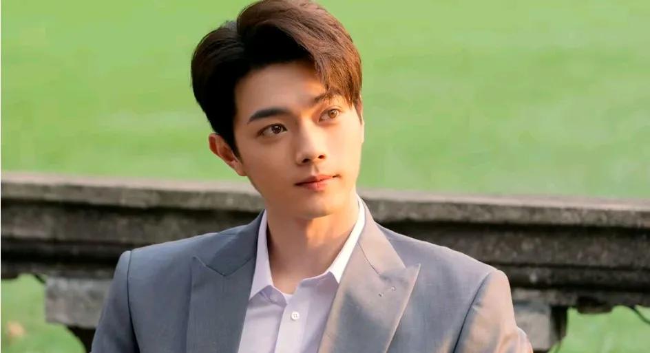 在你比星光美丽这部剧中
徐凯演的韩廷
他的帅是一种怎样的帅呢
我觉得，是一种清秀