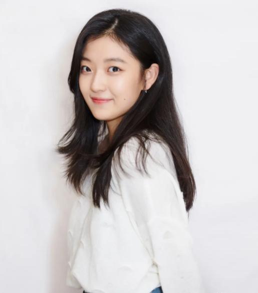 主持人问孙千:“你演的大多都是都市女性角色，很少演古装剧，这是为什么？你不喜欢古