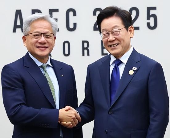 韩国这次是真杀进来了， 趁中国被禁售， 狂买几万张卡，誓要追上中国
10月2日，