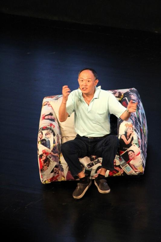 60岁高龄诞下龙凤胎的老戏骨金士杰，为何会被误认为孩子的爷爷？
近日，知名老戏骨