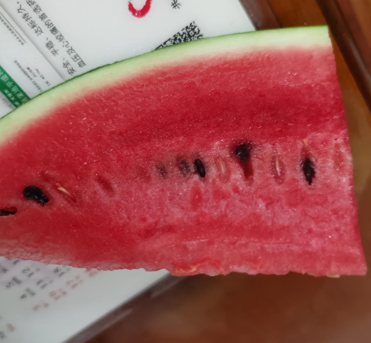 某一刻，突然发现，世间真是各人有各人的难，人们只是多在互不知中，就像太阳下，蚂蚁