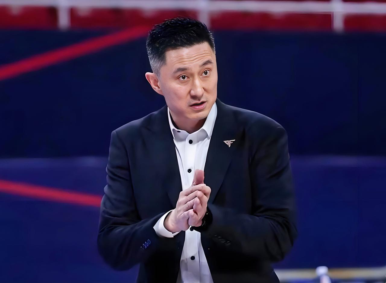 朱芳雨：杜指导，你就直接轮休胡明轩啦？？
杜锋：我担心他上去再打不好得被喷退役了