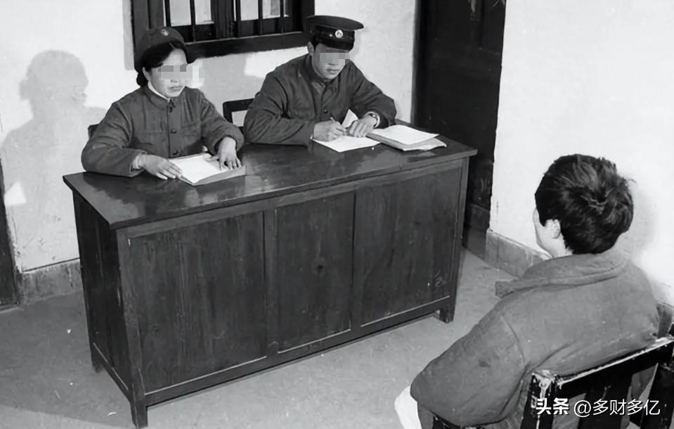 1951年朝战审讯名场面！美军“厨师”硬扛3天，一张照片让他当场破防
 
195