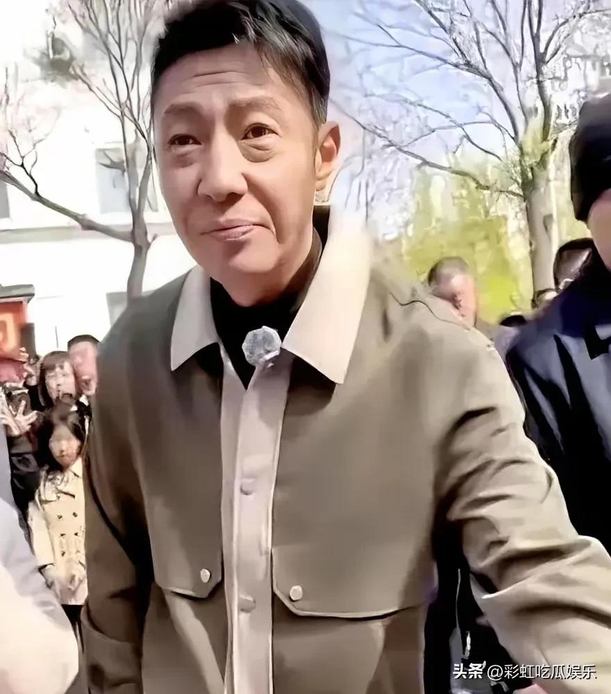 撒贝宁的生图也太老了，离开百万造型师以后他直接和大叔一样，抬头纹法令纹入刀刻一样