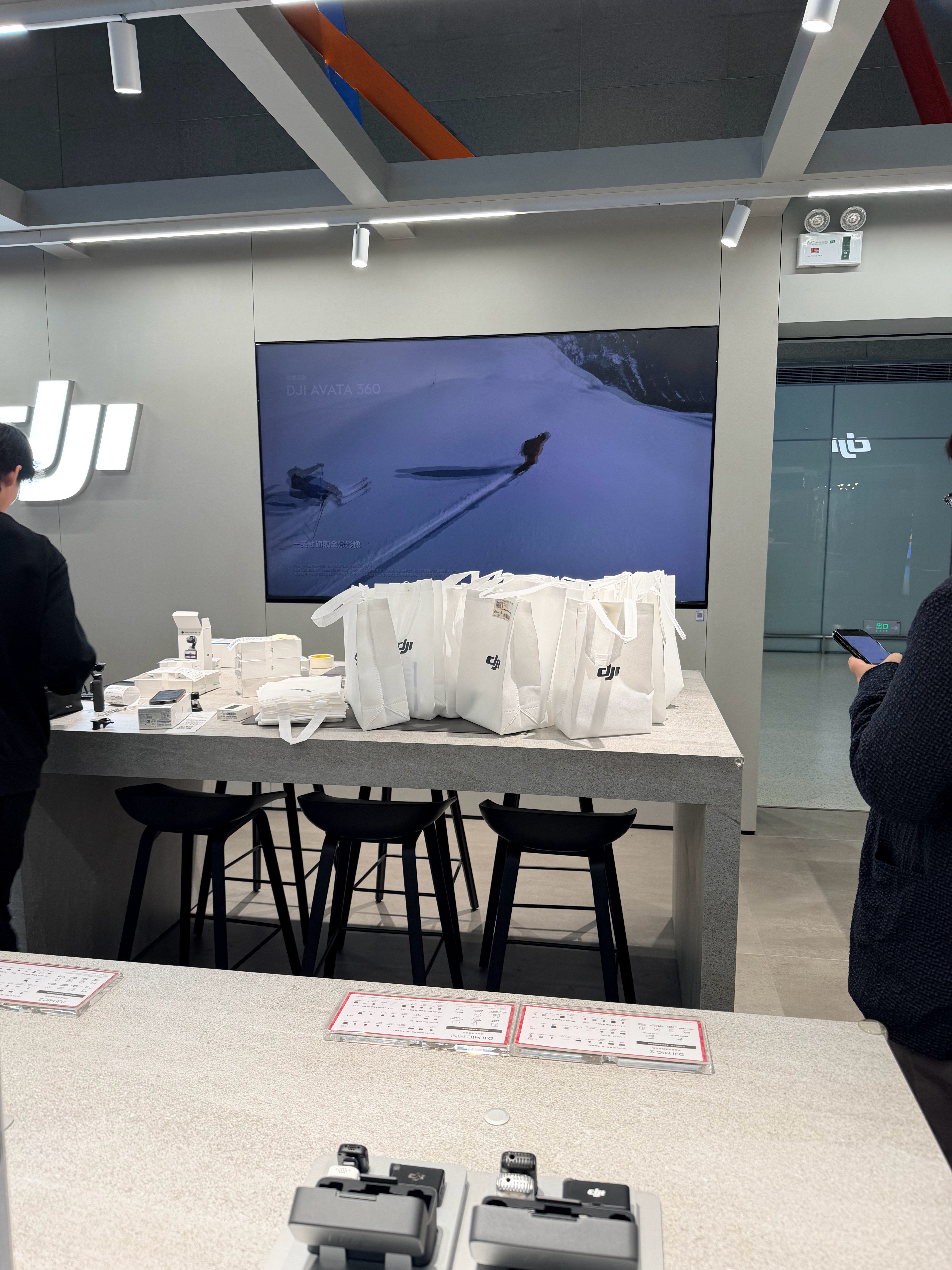 早，就连机场的大疆都这么火爆……难怪pocket4会买不到