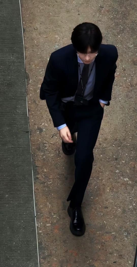 成毅狩谎cy成毅林彦廷 纷纷扰扰喧喧闹闹过后，一切都会好起来吧！因为～有这么多爱