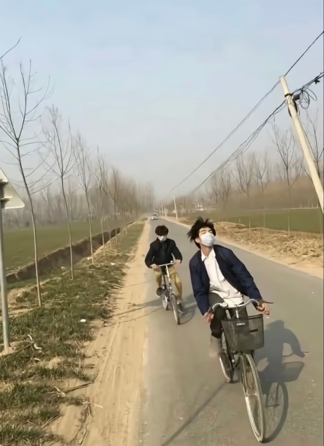 宋威龙这两张图河南味也太重了吧！ 