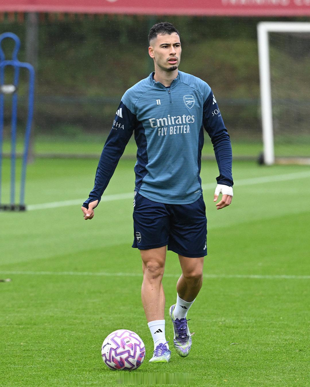 马丁内利接受《镜报》采访：登顶榜首相对容易，但要留在那里则很难，这正是我们在努力