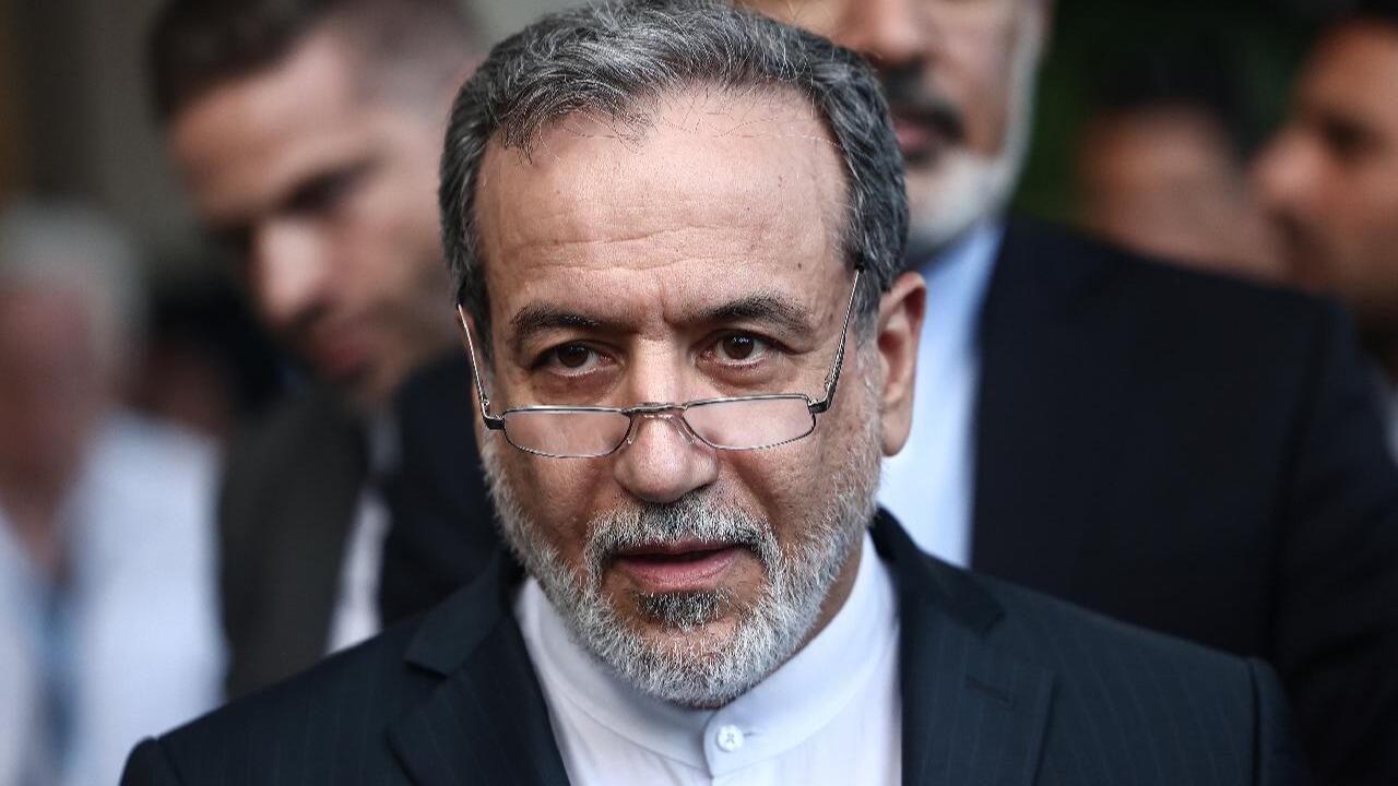 伊朗外长严厉谴责美国拟恢复核试验：倒退且不负责任的霸权行径
 
参考消息网10月