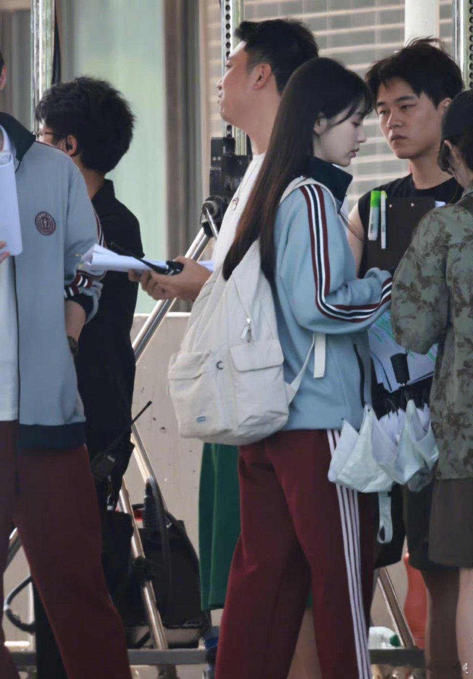 田曦薇《我的天才女友》路透，运动装真的女高感满满[哇] ​​​