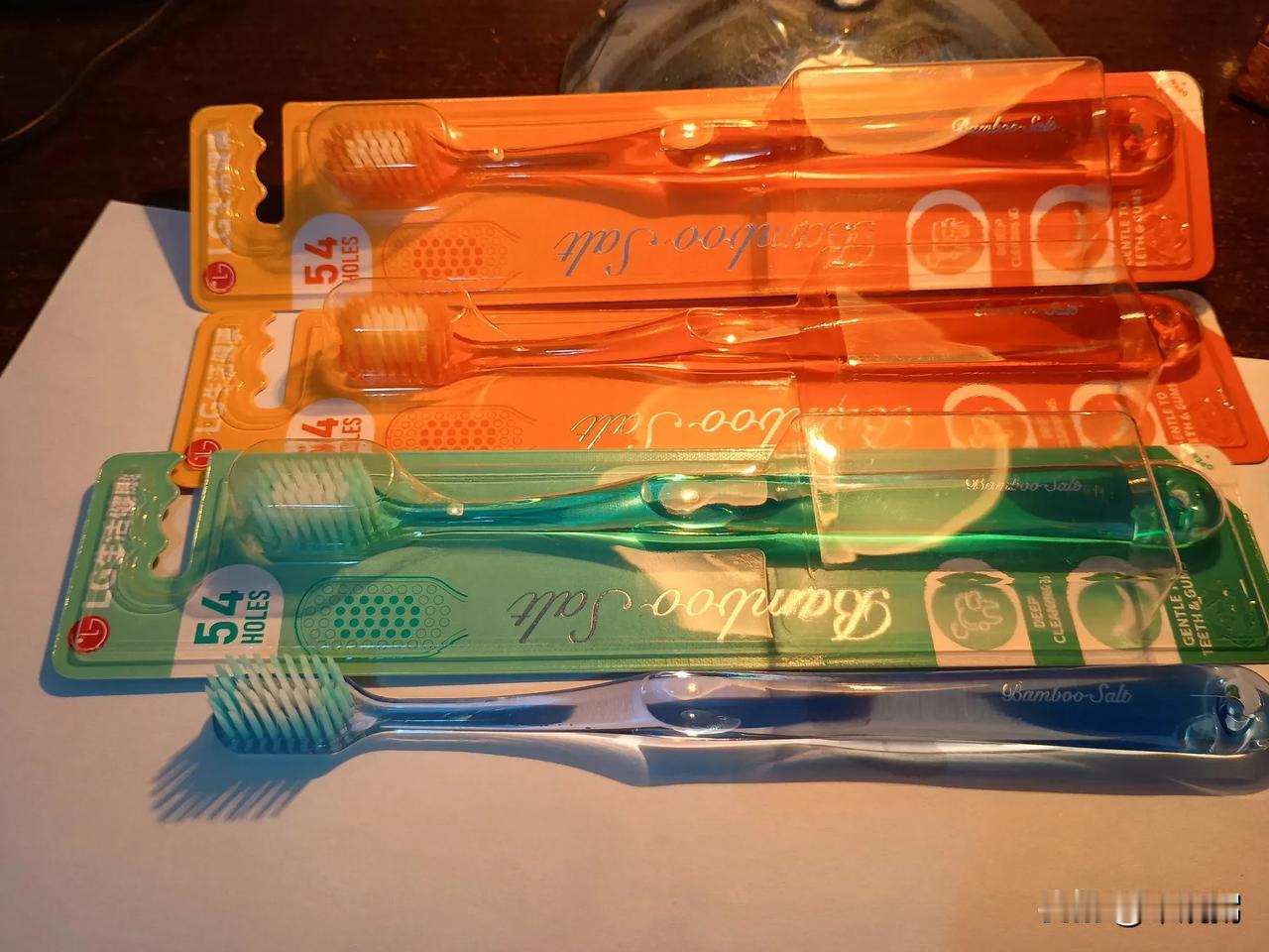 都说山姆品质下降
看看苏州开市客，LG牙刷一半是次品，牙刷柄有明显划痕。
二十年