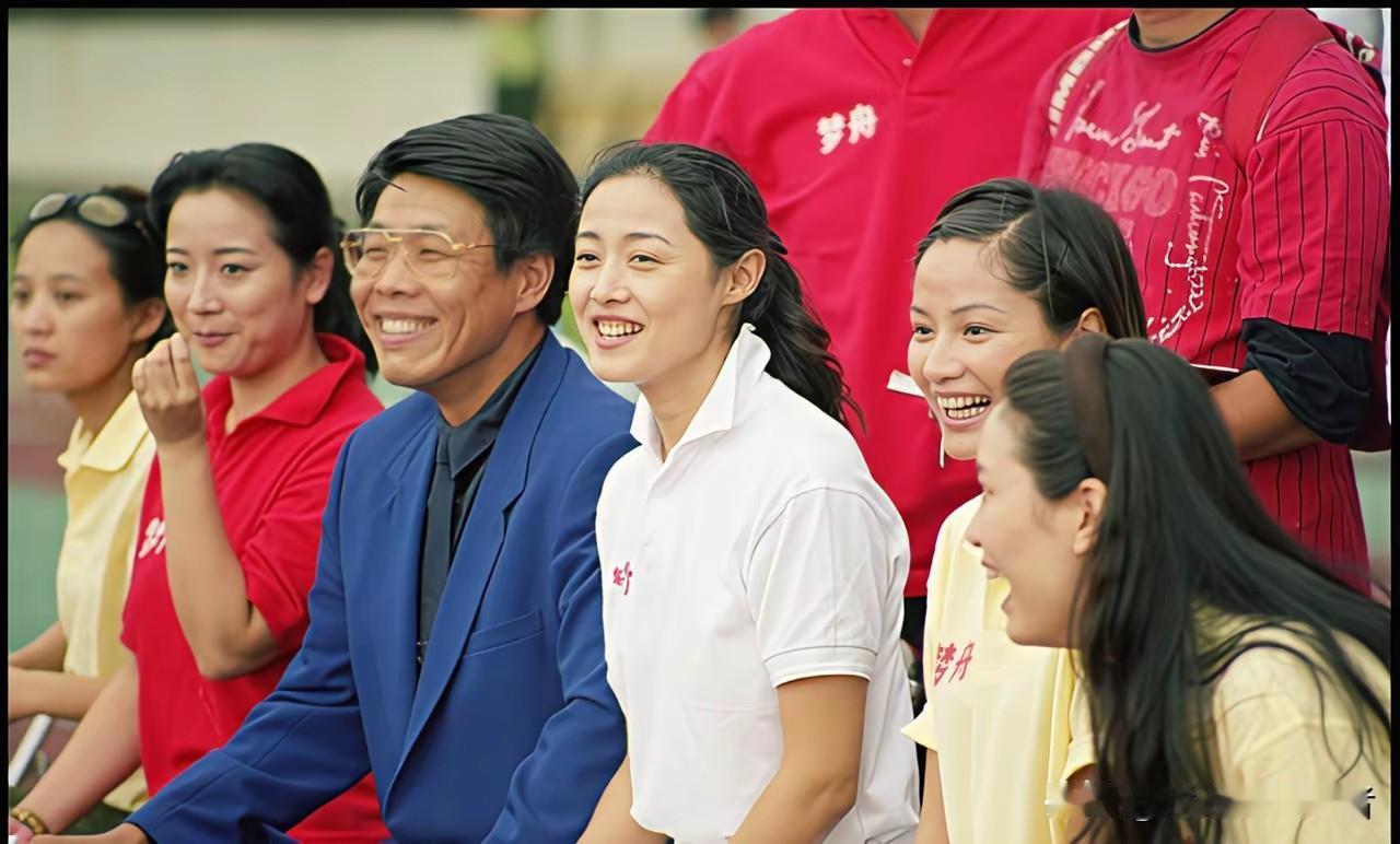 这张照片你能认出来几位，这是1998年的老照片，那时候的明星还叫演员，没有统一脸