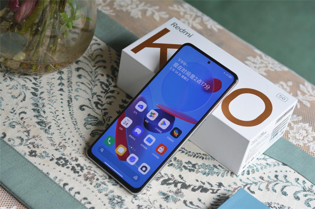 #卢伟冰回顾Redmi K40# 卢伟冰说现在仍然有700万用户在用红米K40和