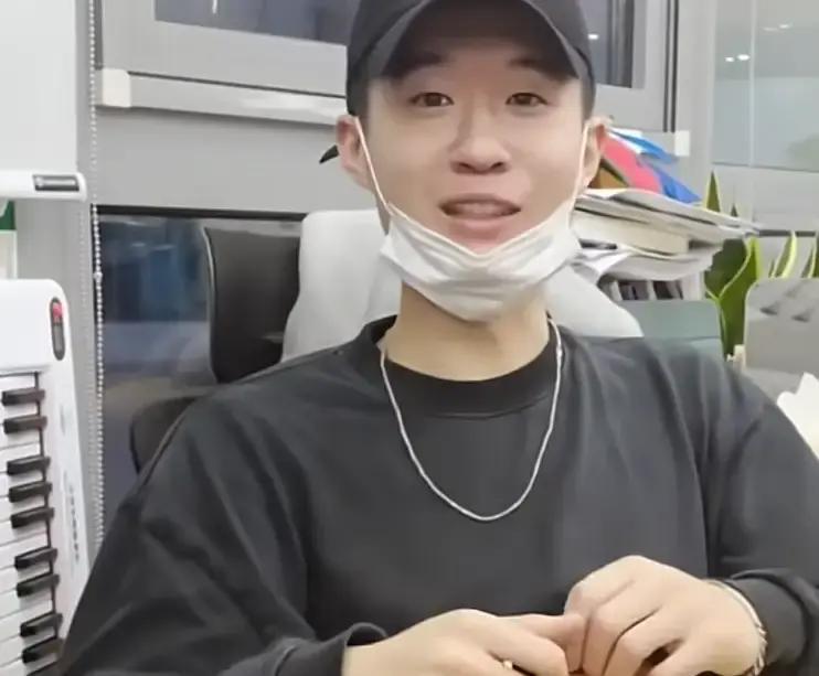 九宫格打错俩字，全网笑疯
 
昨晚后台，雷淞然醉醺醺给陈好发消息，九宫格一滑，老