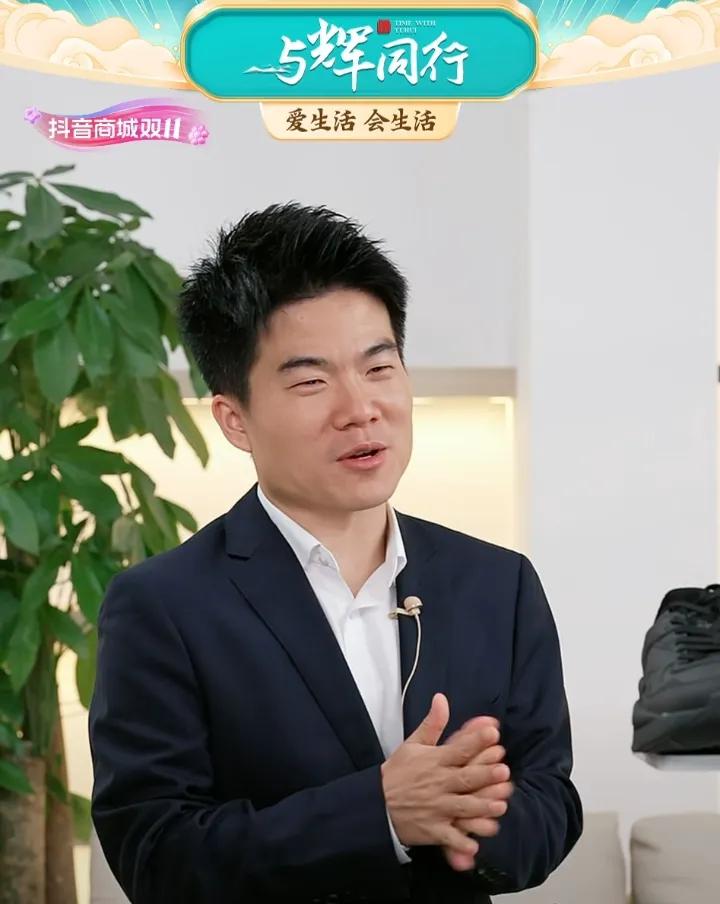 董宇辉谈公益：公益会坚持做
董宇辉昨晚上播谈到陕西公益行
说到现在学校修建都很漂